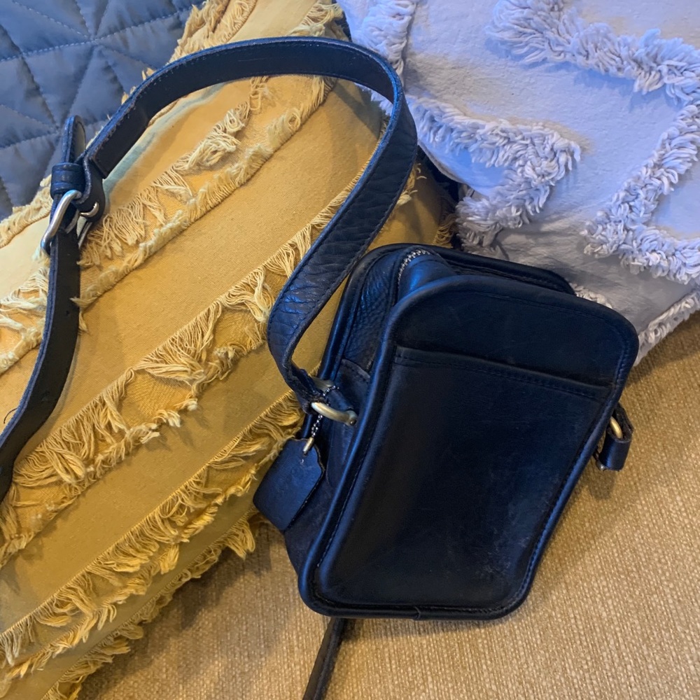 ♥️SALE-Authentic♥️ COACH VINTAGE cross body bag